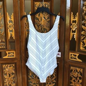 NWT Athleta Chevron One-Piece Swimsuit Size 36D/DD